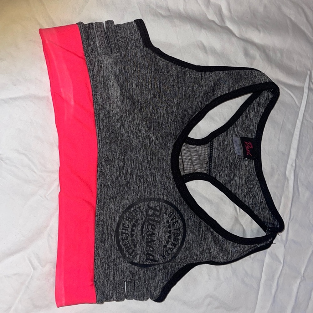 Sports bra .